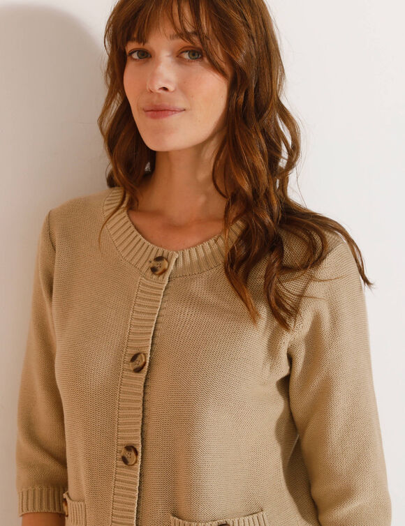 Cardigan boutonné à poches, manches coude (ficelle) Cardigan boutonné à poches, manches coude (ficelle)